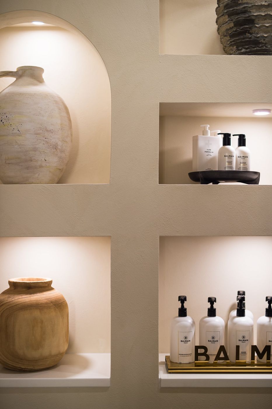 Minimalist line art — salon wall decor