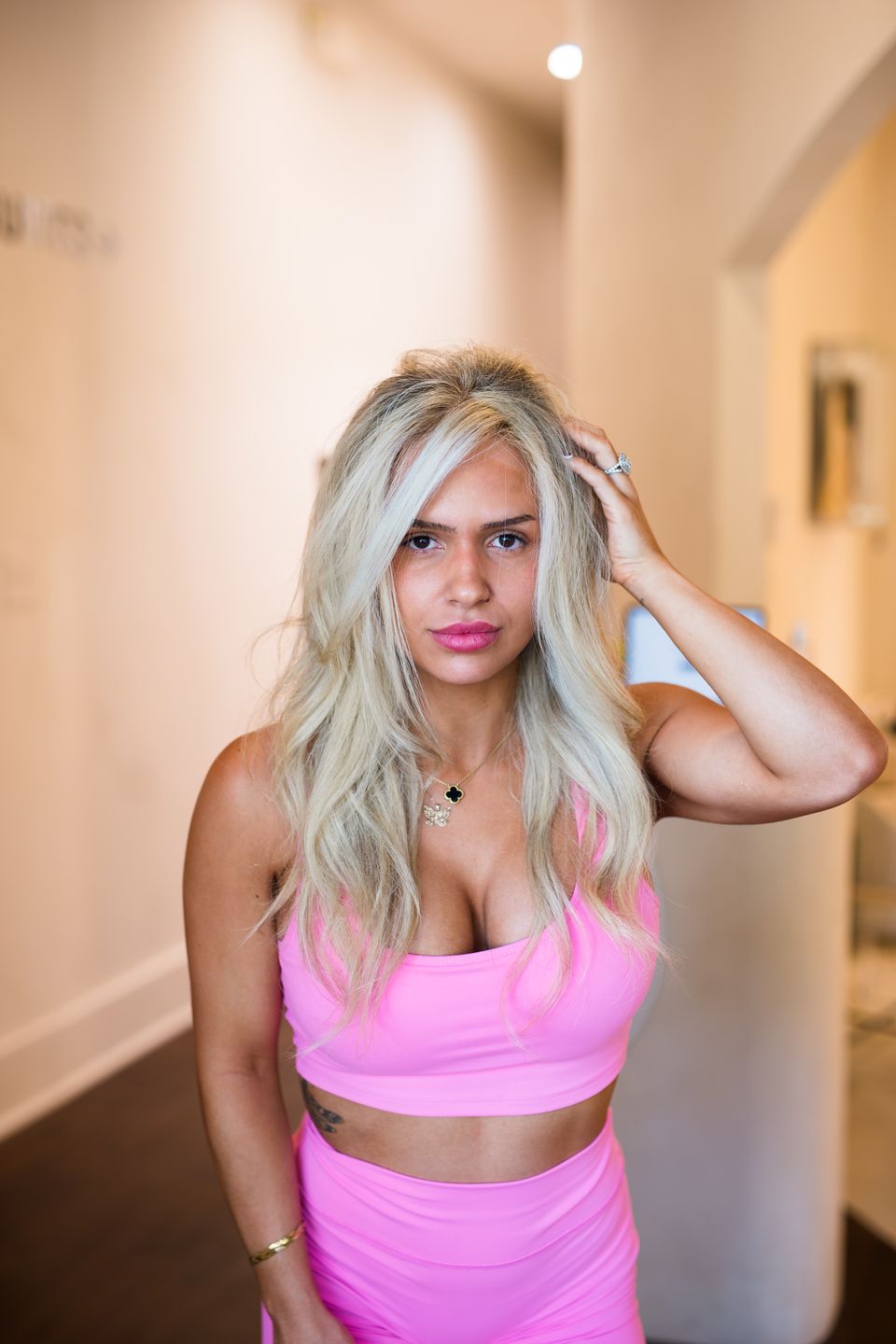 Finished icy blonde with soft movement at Studio Beige