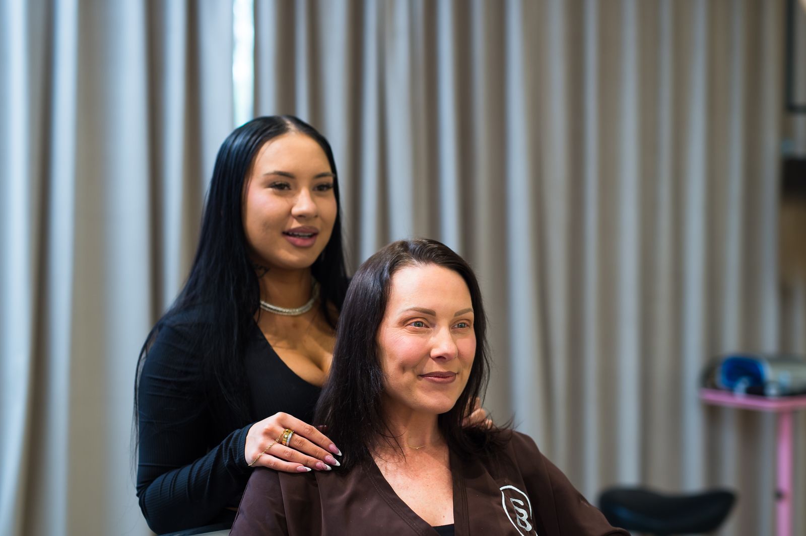 A Studio Beige stylist talking through the plan with a client in the styling chair