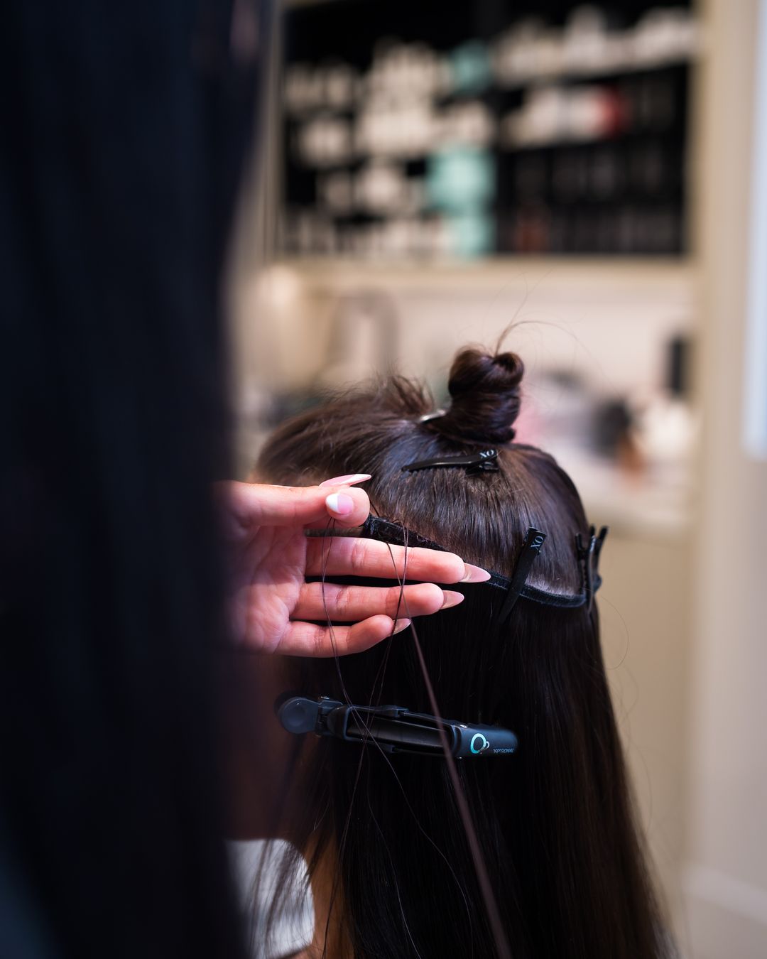 A weft being laid along a beaded row at the crown at Studio Beige